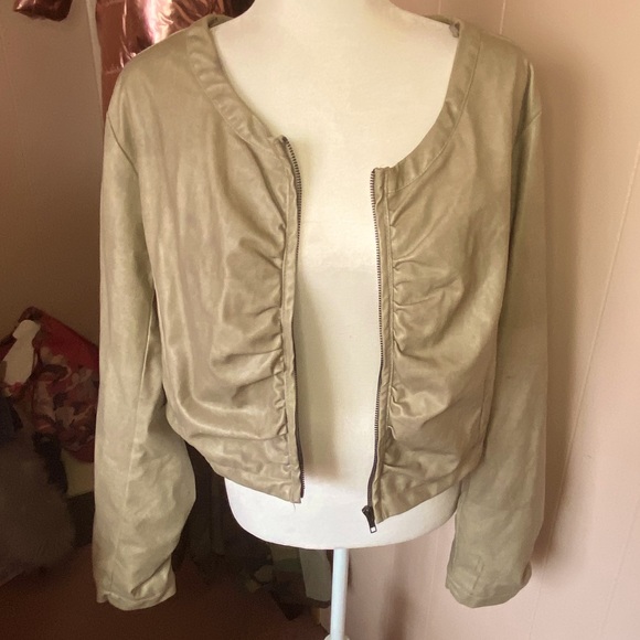 Crop Jacket - Picture 2 of 2